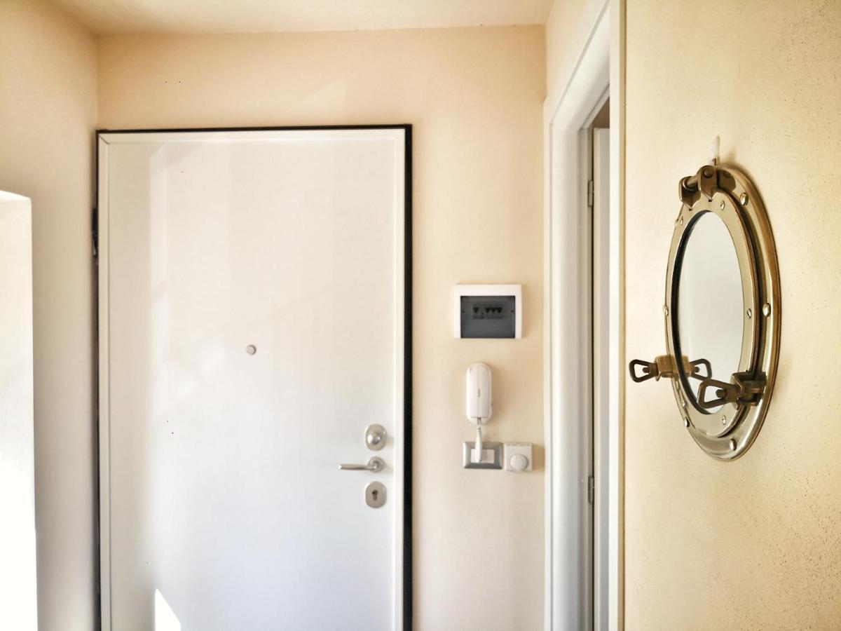 Appartamento Deluxe Con Terrazza Sul Mare サヴォーナ エクステリア 写真
