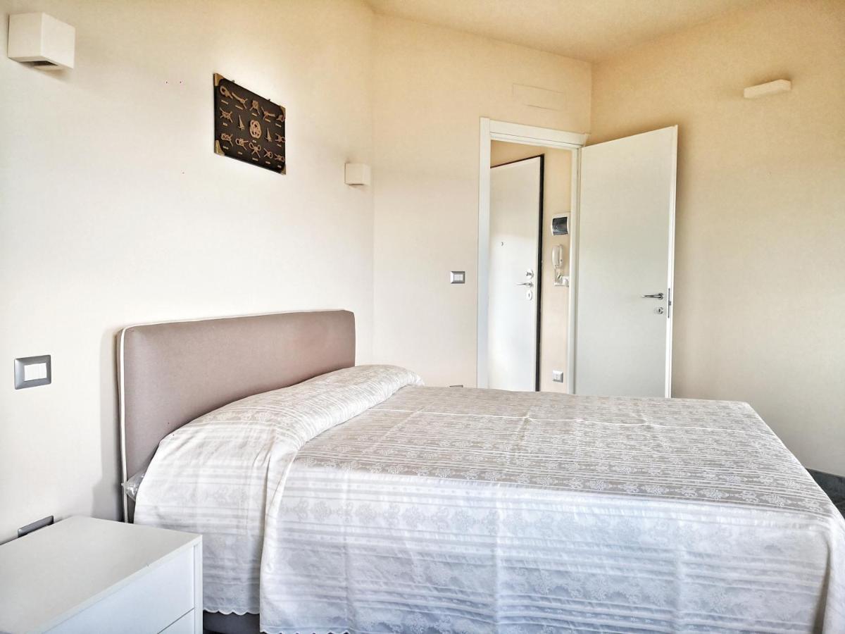 Appartamento Deluxe Con Terrazza Sul Mare サヴォーナ エクステリア 写真