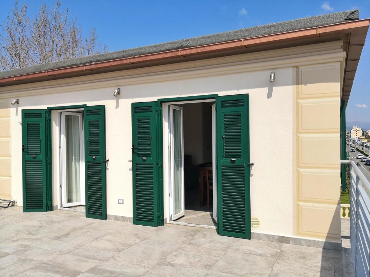 Appartamento Deluxe Con Terrazza Sul Mare サヴォーナ エクステリア 写真